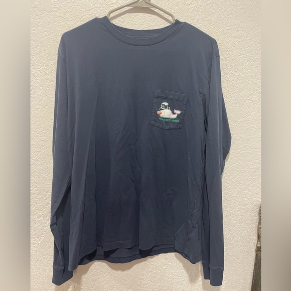 Vineyard Vines Christmas Whale Long Sleeve Tee Medium - Picture 2 of 4